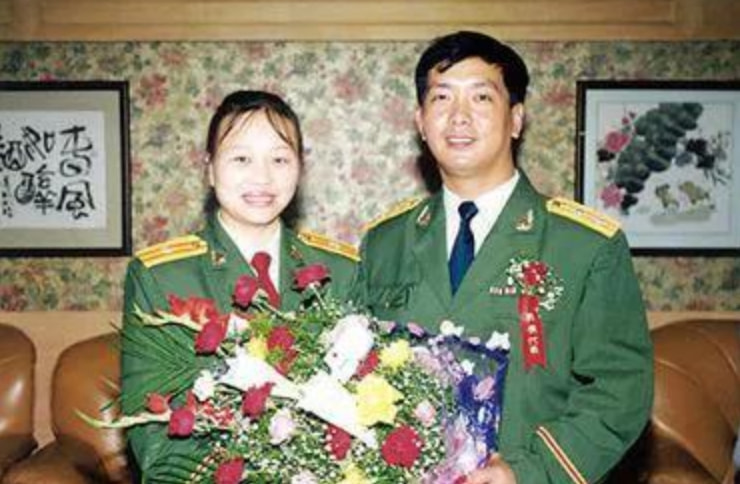 丁晓兵婚姻状况揭秘，他与谁共筑爱巢？，丁晓兵婚姻状况揭秘，爱巢伴侣身份揭晓？