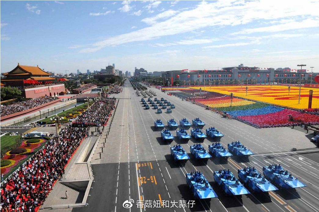 升旗仪式，回顾2019国庆大阅兵中的庄严时刻，庄严时刻回顾，升旗仪式与2019国庆大阅兵盛况