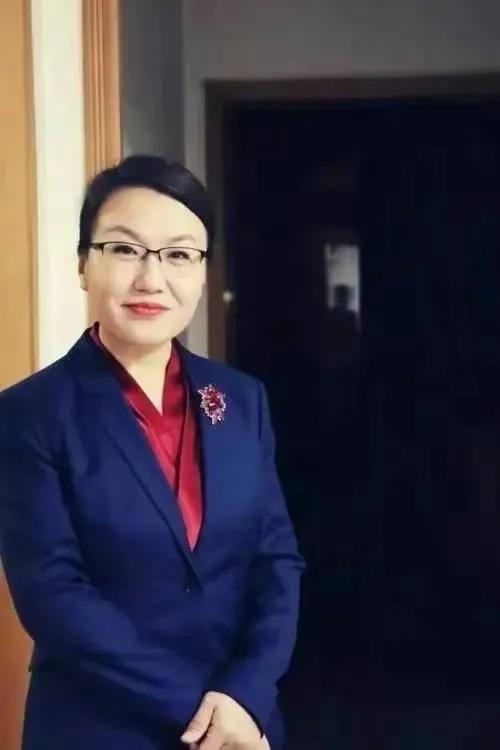 中央四台军事节目主持人，聚焦主持人才华横溢的舞台风采，中央四台军事节目主持人，展现才华横溢的舞台风采