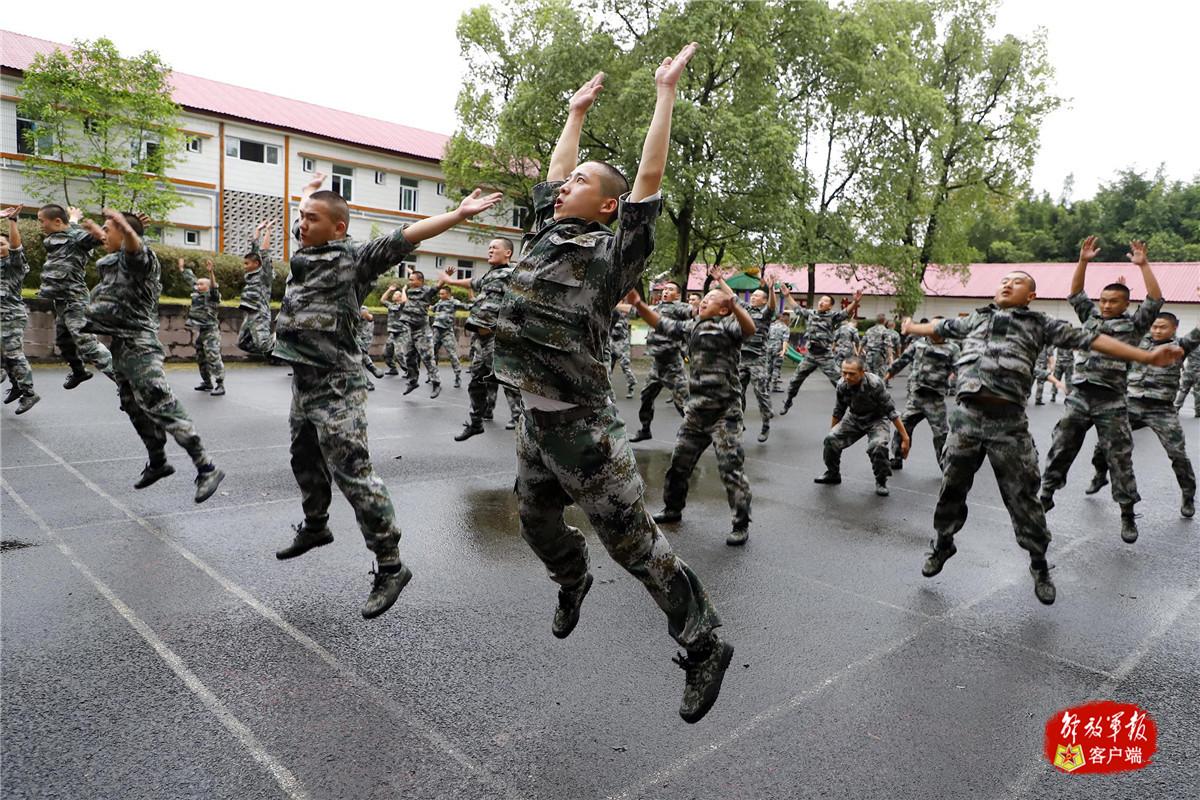 部队打新兵亲身经历，一次难忘的成长之旅，部队新兵训练，一次难忘的成长之旅