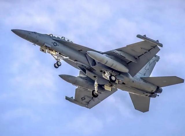 T-50战机与F-22猛禽，性能与能力的深度对比，T-50战机与F-22猛禽，性能与能力全面深度对比