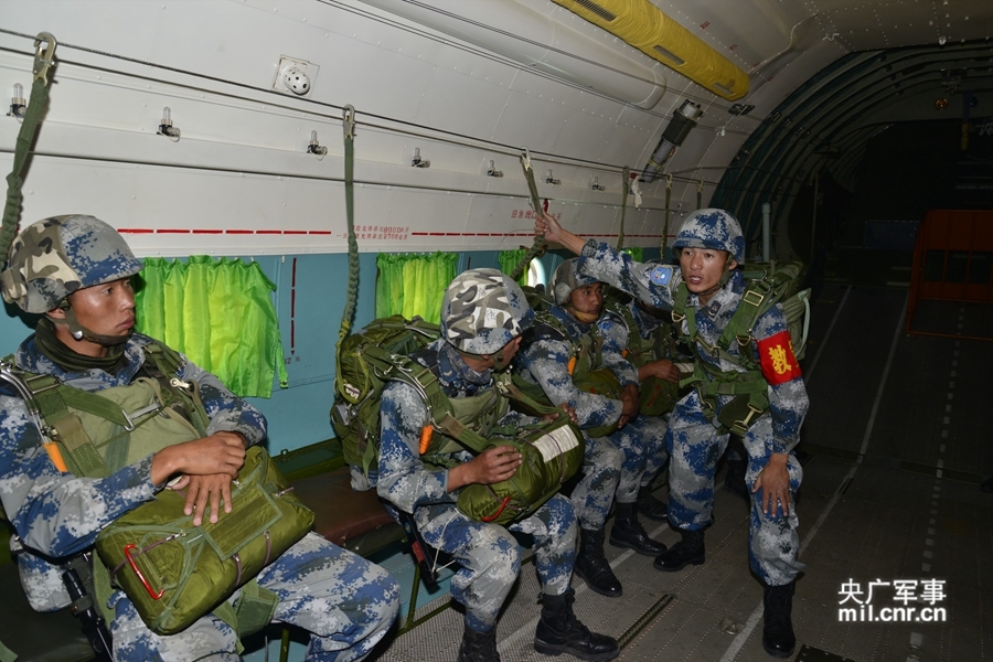 揭秘空降兵第15军的成立历程，揭秘空降兵第15军成立历程，英勇传奇的诞生