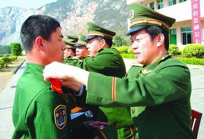武警新服装，展现新时代军威与风采，武警新服装展现新时代风采与军威