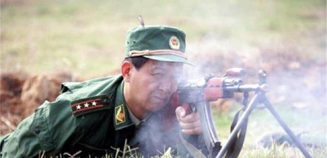 丁晓兵连降七级军衔是否变动，深度解析，丁晓兵连降七级军衔背后的真相深度解析