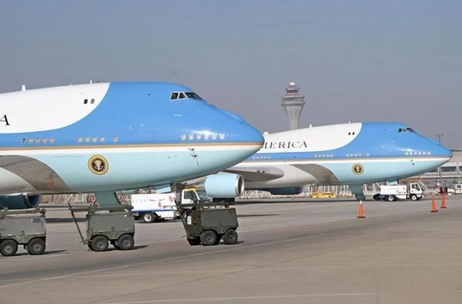 美国总统专机空军一号图片，豪华与力量的象征，美国总统专机空军一号，豪华与力量的独特象征图片展示