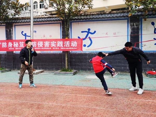 中国小学生防身武器枪，理解与探讨，中国小学生防身武器枪，理解与探讨的探讨