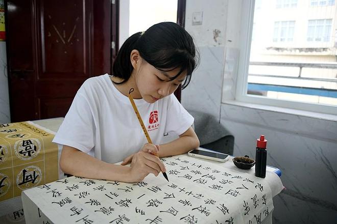 纪念抗美援朝七十周年七律诗，抗美援朝七十载，英勇斗争永铭记，七律诗颂英雄魂