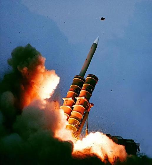 红旗-12地空导弹组装视频，深入了解中国先进防空系统的构建过程，红旗-12地空导弹组装过程揭秘，中国先进防空系统构建详解