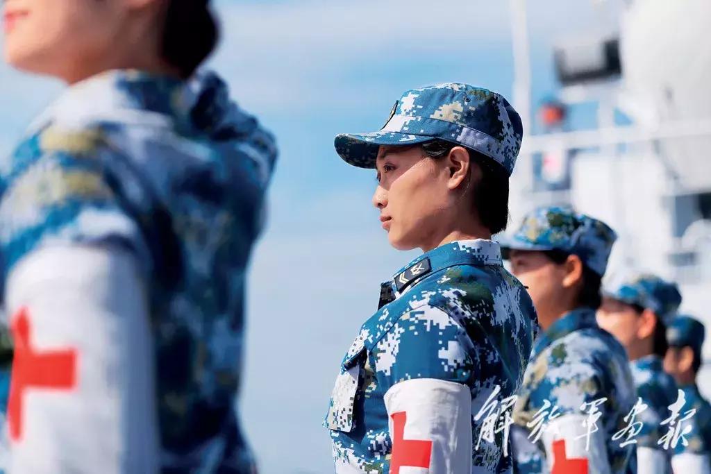 阅兵手势不一样的独特之处及其意义，阅兵手势的独特之处与意义解析