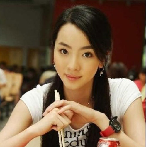 央7防务新观察女主持人，闪耀的明星，引领军事资讯潮流，央7防务新观察女主持人，引领军事资讯潮流的闪耀明星