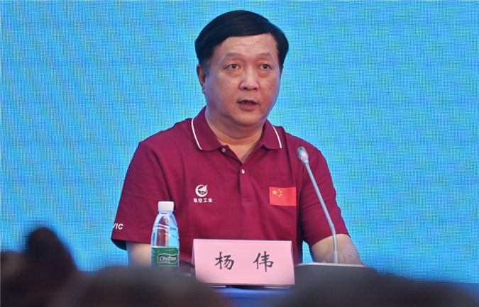 揭秘歼-20总师杨伟的传奇简历，揭秘歼-20总师杨伟的非凡人生旅程
