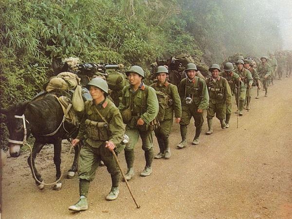 美国士兵标准装备概览，美国士兵标准装备全面解析
