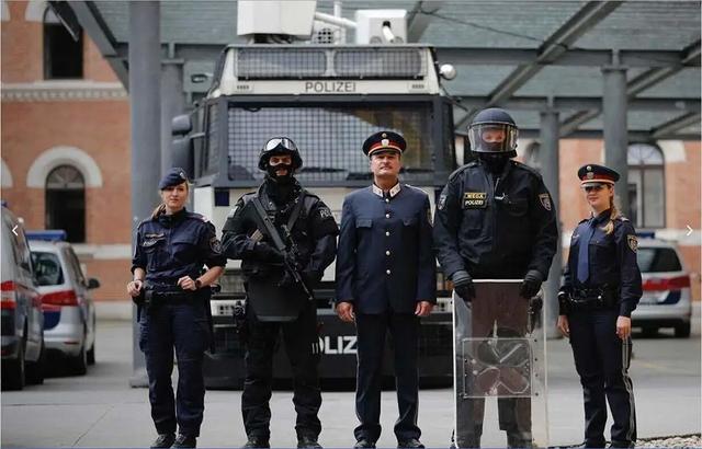 武警新式制服，探索设计背后的理念与意义，武警新式制服设计理念与意义探索