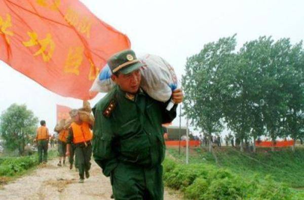 独臂英雄丁晓兵广西总队政委，不屈的精神力量与时代的楷模风采，独臂英雄丁晓兵，时代楷模与时代精神的融合——广西总队政委的风采与不屈精神力量