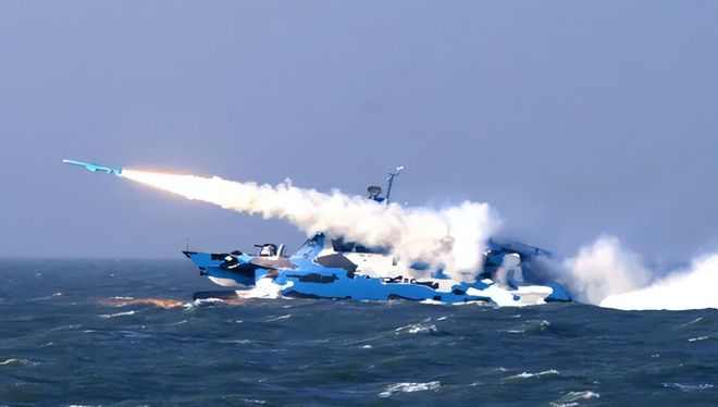 解放军突破12海里，展现强大实力与坚定决心，解放军突破12海里，彰显实力与决心