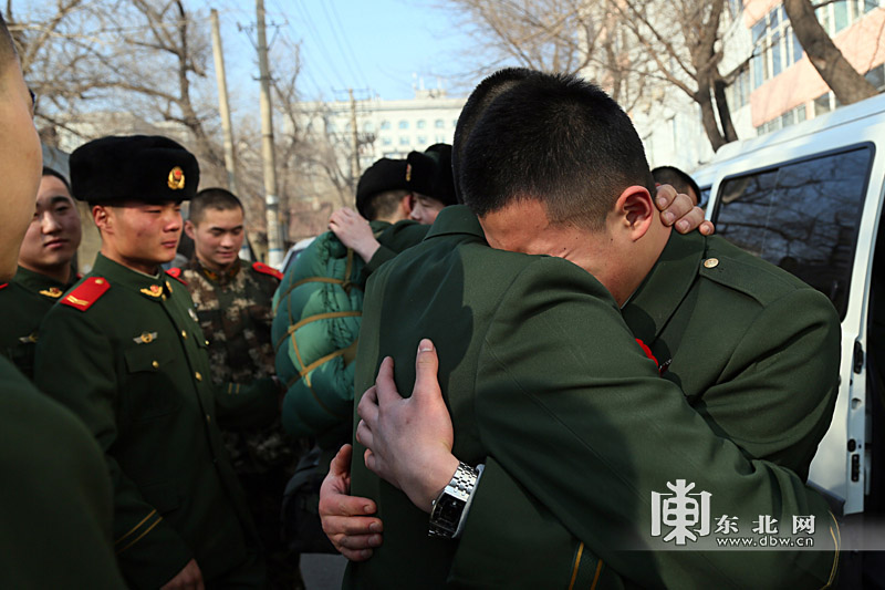 黑龙江老兵打新兵，背后的故事与真相探讨，黑龙江老兵打新兵事件背后的真相与深度探讨