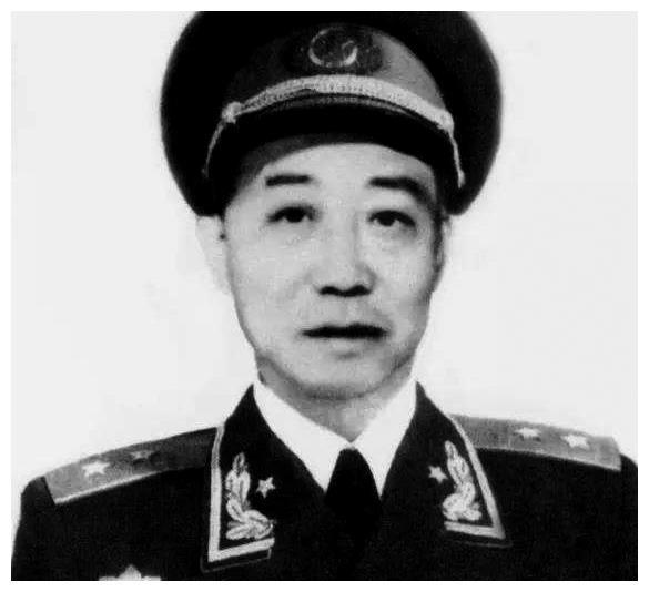 政委军衔等级肩章，深度解析中国人民解放军政治工作者的荣誉与职责，中国人民解放军政治工作者荣誉与职责，政委军衔等级肩章的深度解析