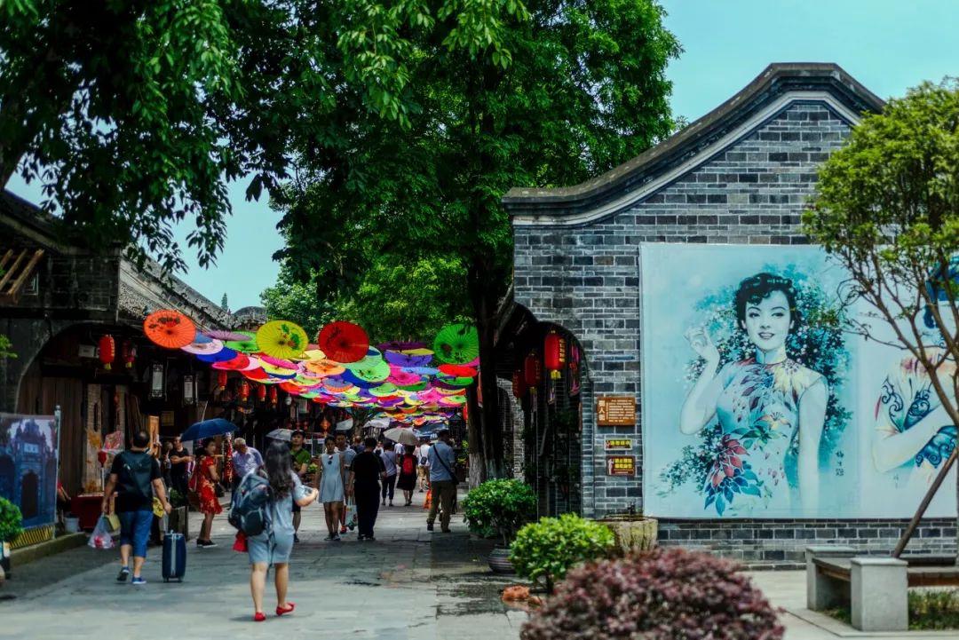 直-18要员运输机的优势与挑战，探索其独特性能与未来发展前景，直-18要员运输机的优势与挑战，独特性能与未来前景探索