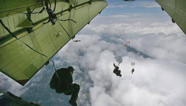 军改后的空降兵第十五军，新挑战与新机遇，军改后空降兵第十五军，新挑战与新机遇的交汇